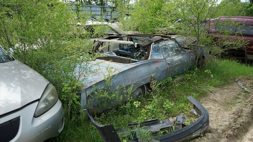 How Do Salvage Yards Determine the Price of a Junk Car?